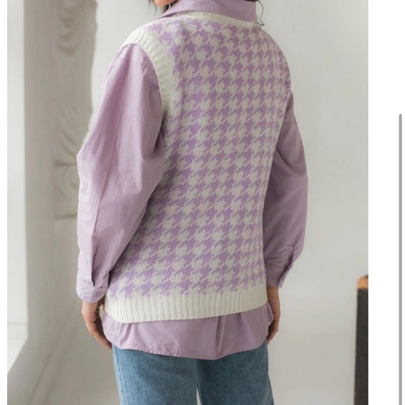 3 for $25 or $13 each! One size S/L . Padded shoulder sweater vest - Picture 6 of 6